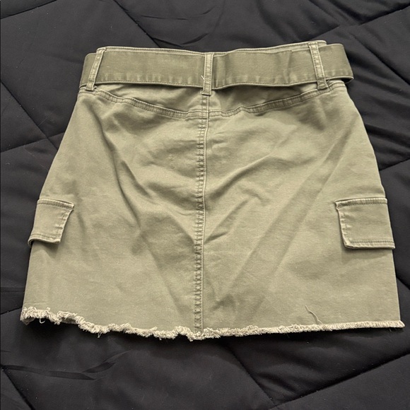 Green Skirt - Picture 5 of 7